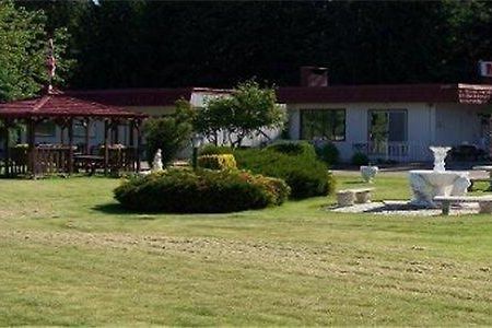 Travellers Rest Motel Salmon Arm Esterno foto