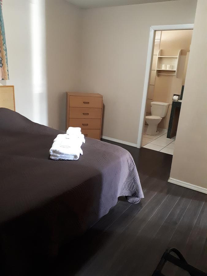 Travellers Rest Motel Salmon Arm Esterno foto