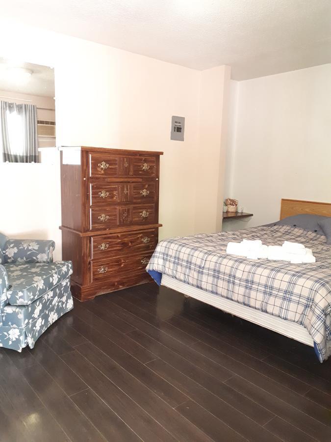 Travellers Rest Motel Salmon Arm Esterno foto