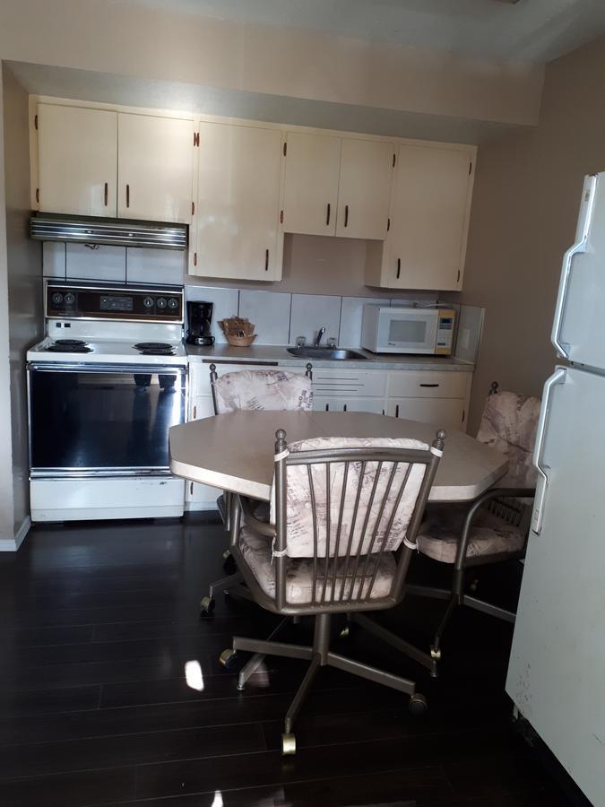 Travellers Rest Motel Salmon Arm Esterno foto