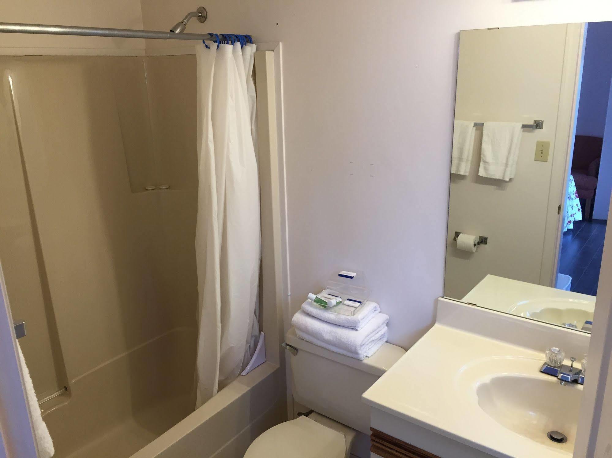 Travellers Rest Motel Salmon Arm Esterno foto